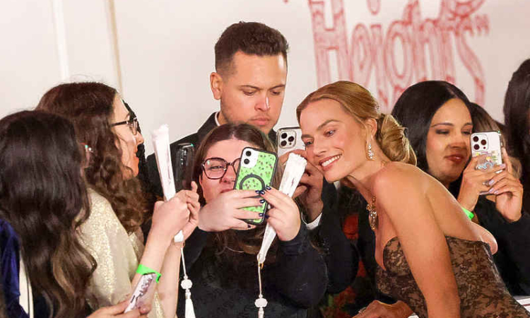 Robbie delves into rollercoaster  romance of ‘Wuthering Heights’